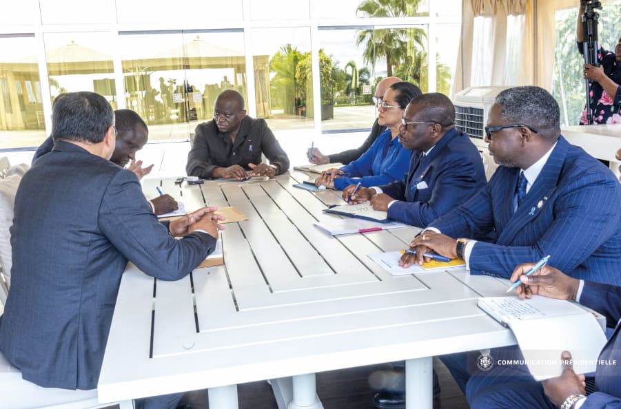 Le Chef de l'État Oligui Nguema s'entretient avec les responsables du Groupe International Porteo