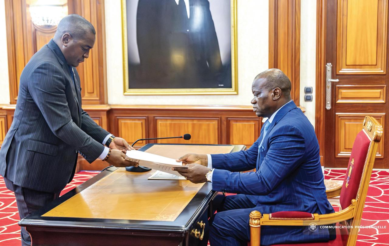 Le Chef de l’État reçoit la démission du Gouvernement gabonais