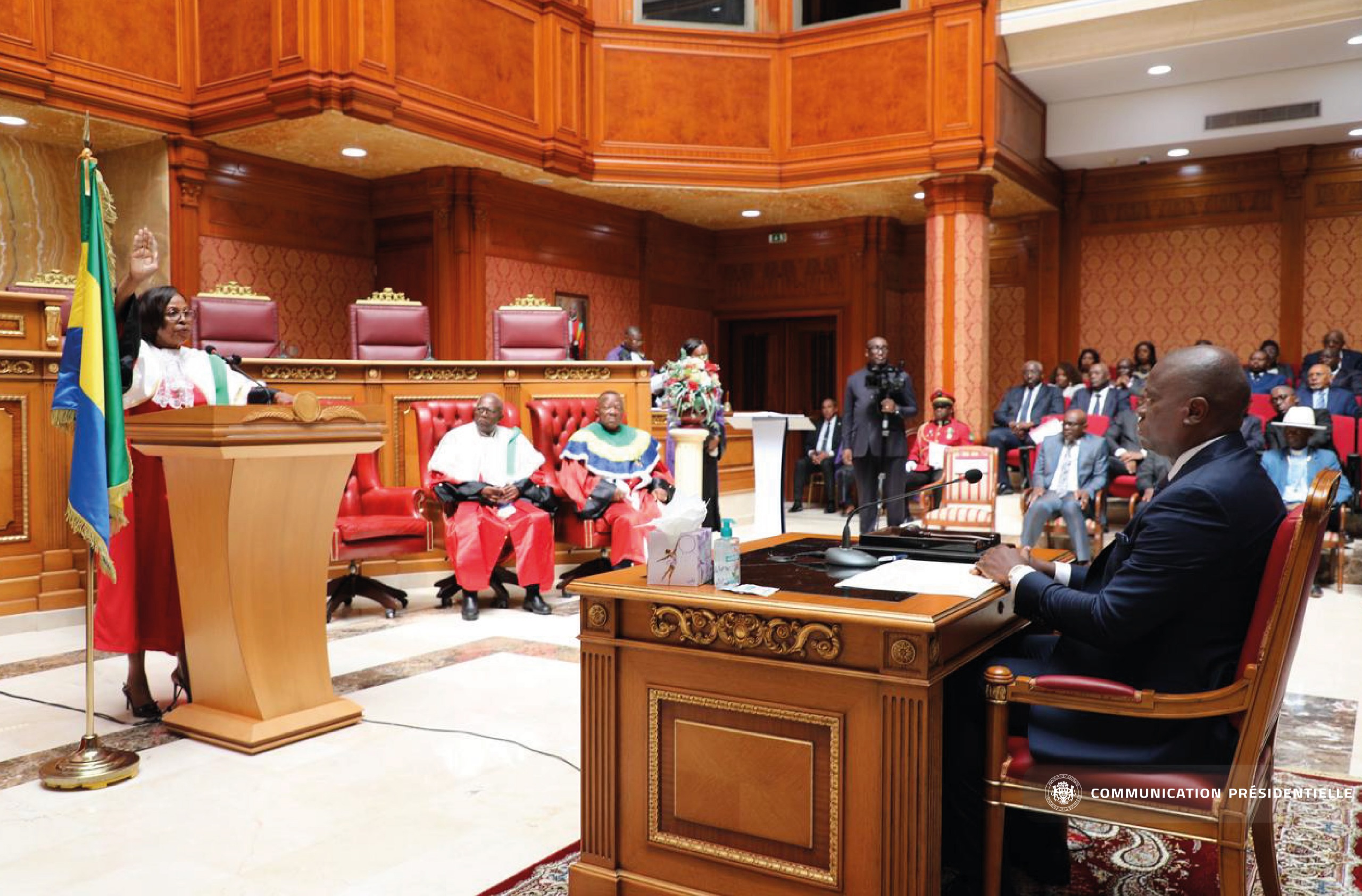 Le Président OLIGUI reçoit le serment des 9 juges constitutionnels