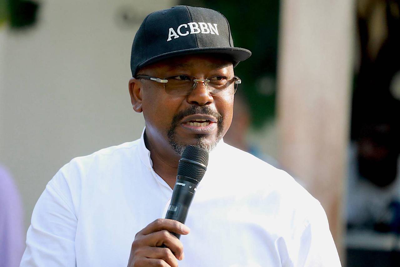 Alain-Claude Bilie-By-Nze à "Sans-Famille" : Quand des Nains Politiques Façonnent un Géant